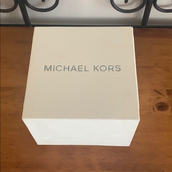 Michael Kors Watch “Brand New” in box with tags - Picture 8 of 8